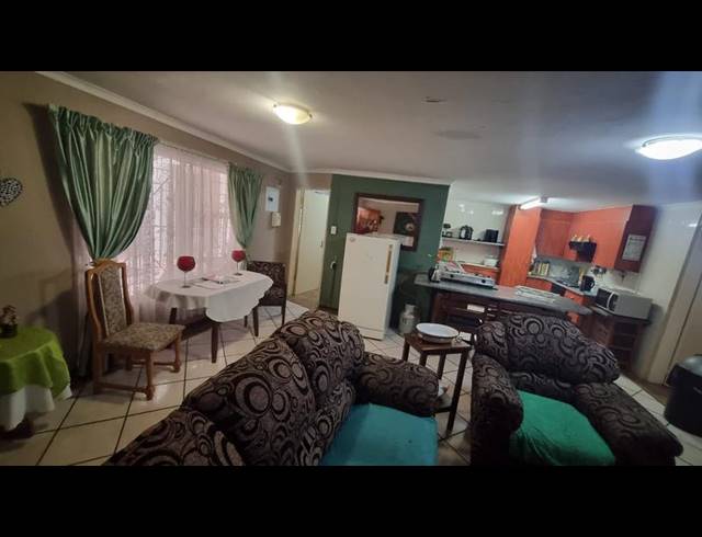 2 BEDROOM APARTMENT FOR SALE IN VAALPARK